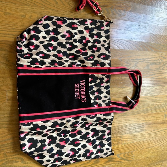 NWT Large Victoria Secret Travel Bag - Picture 2 of 5
